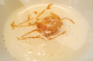 Ravioli de foie con crema de patatas laurel y trufa