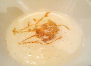 Ravioli de foie con crema de patatas laurel y trufa